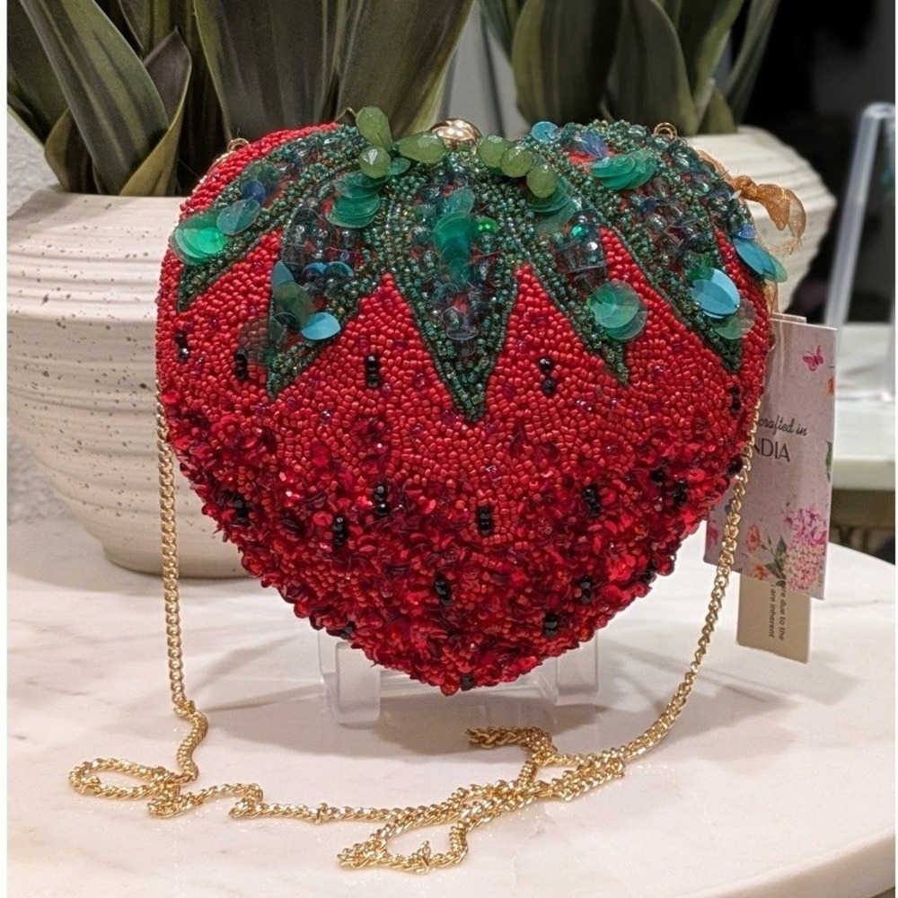 NWT Women's Beaded Strawberry Crossbody Handcrafted in India Novelty Bag - Picture 1 of 11